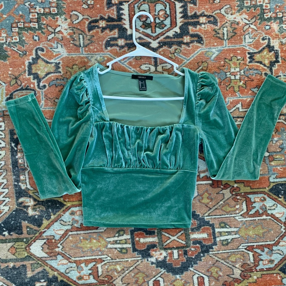Velvet long sleeve crop top!